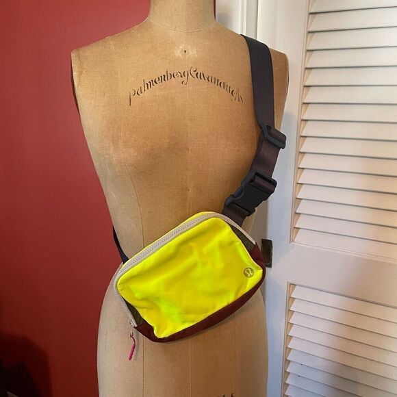 LULULEMON | everywhere belt bag neon multicolor - Picture 3 of 11